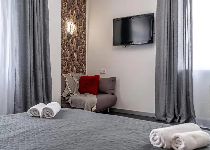 стильная квартира возле моря в аркадии Apartman *