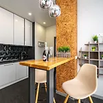 стильная квартира возле моря в аркадии Apartman *